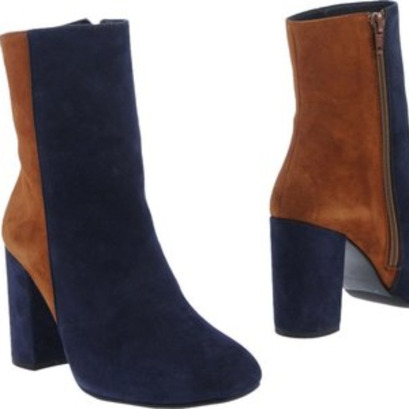 HELIĀ Ankle Boots - Picture 1 of 1